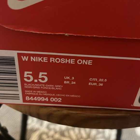Brand new Nike Roshe One sneakers! - Picture 7 of 7